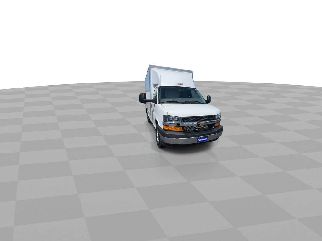 2025 Chevrolet Express Cutaway 3500 — side profile view
