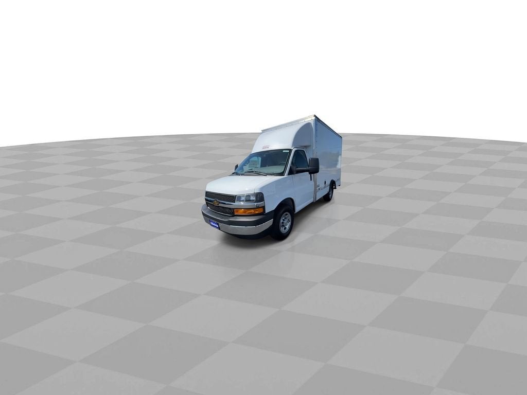2025 Chevrolet Express Cutaway 3500 — rear three-quarter view