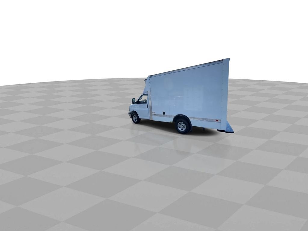 2025 Chevrolet Express Cutaway 3500 — detail view
