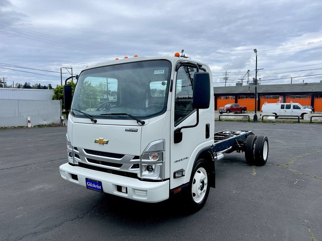 2025 Chevrolet Low Cab Forward 4500 HG NA in Arc White — front three-quarter view
